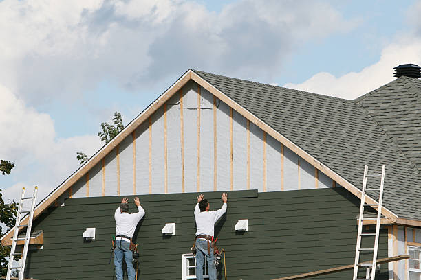 Professional Siding technician working in Johnstown, OH